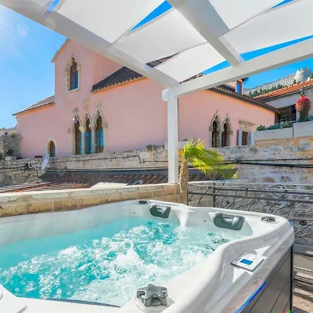 Kalavanda Apartment *