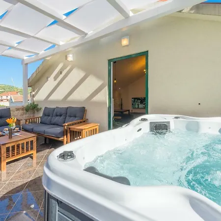 Kalavanda * Hvar Town