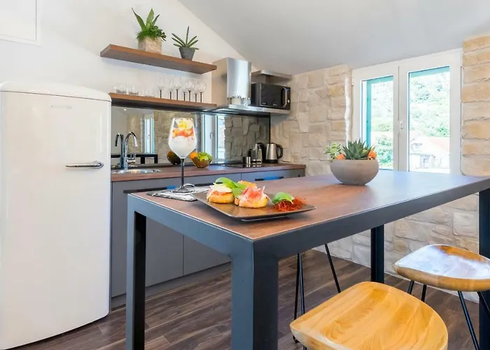 Kalavanda * Hvar Town